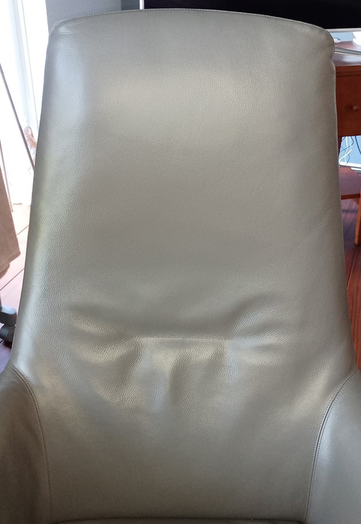 Taupe leather recliner with battery Small