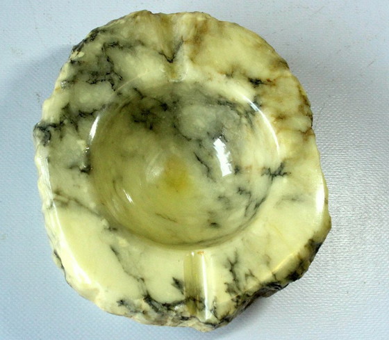 Image 1 of Schwerer Onyx Aschenbecher hand carved in Italy