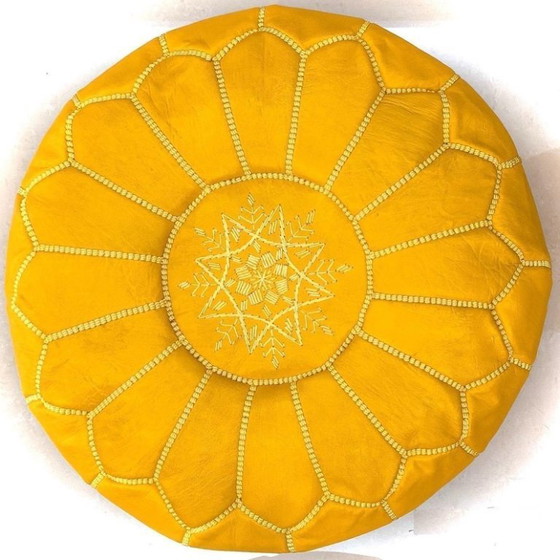Image 1 of Puf marroquí de cuero hecho a mano, 50 cm × 30 cm