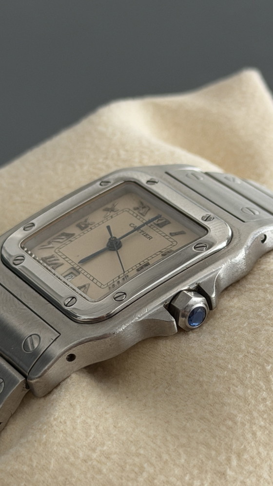 Image 1 of  Orologio da uomo Cartier Santos Galbée al quarzo 987901 color crema da 29 mm