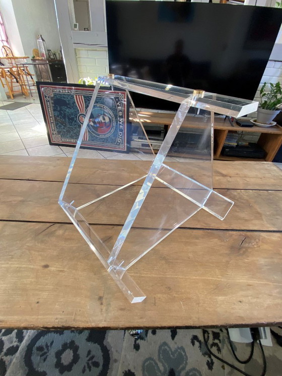Image 1 of Table basse bout de canapé triangulaire plexiglas altuglas style David Lange vintage années 70