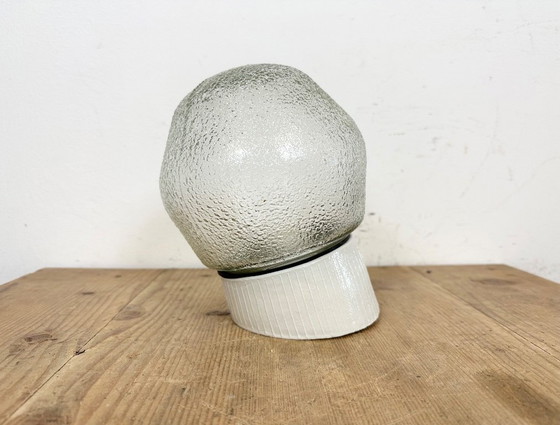 Image 1 of Applique murale vintage en porcelaine blanche, années 1970