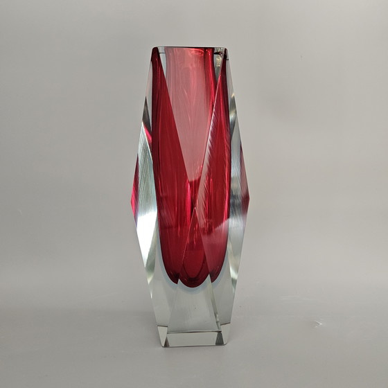 Image 1 of Vaso in vetro vintage, sfaccettato. Rosso e blu. Vetro di Murano, Italia.