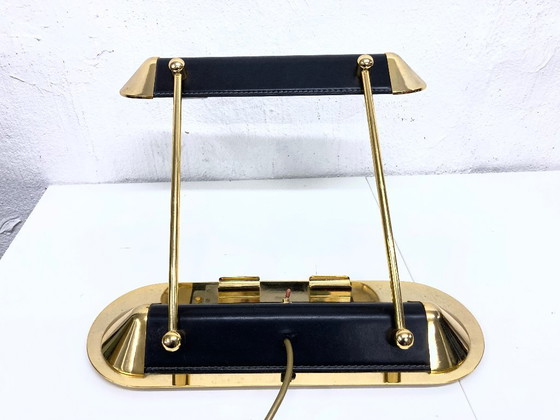 Image 1 of Lampada da tavolo design anni '80 in metallo placcato oro e pelle
