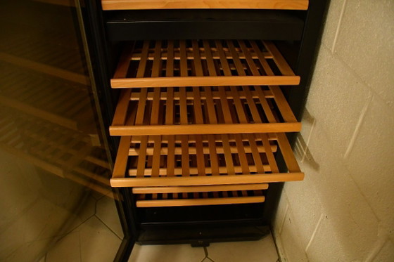 TEFCOLD TFW360-2 wine cooler, black with wooden shelves, Liquor cabinets, Metal, Glass (photo 6 of 6)