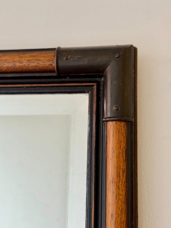 Image 1 of Vintage wandspiegel met afgeschuinde randen in campagnestijl.