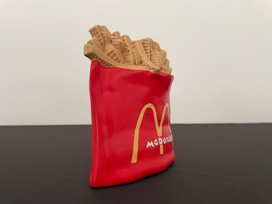 Image 1 of Tirelire cochon en forme de frites faite main McDonald's vintage de 1982
