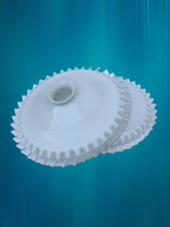 Image 1 of set van 2 antiek witte opalen voor hanglamp