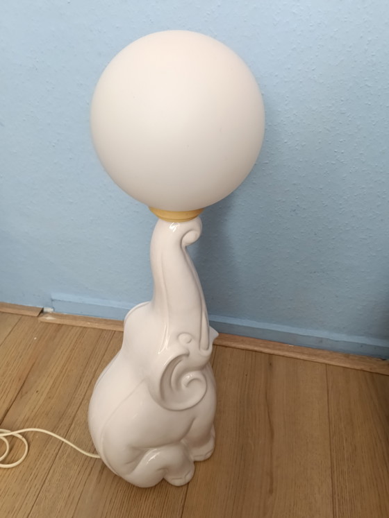 Lampada da tavolo vintage in ceramica a forma di elefante anni '80 – Lampade da tavolo, Glass (photo 5 of 7)