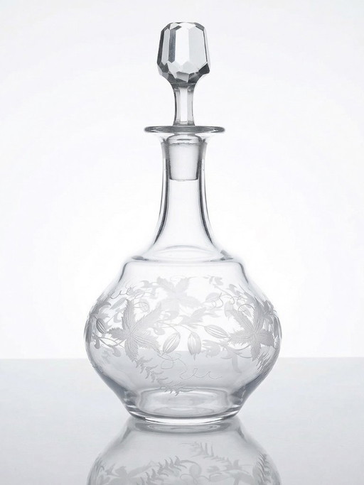 Carafe ancienne en cristal gravé, décor végétal, Bohème XIX-XXe
