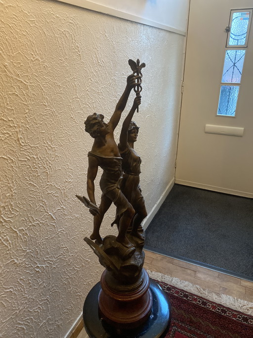 Statue en bronze audacieuse