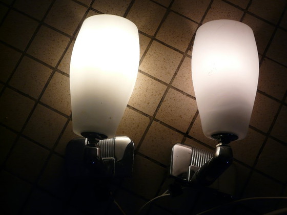 Image 1 of Paar INDA verstelbare wandlampen wit opaline chroom
