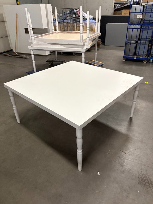 Grote witte houten tafel 150x150 cm – Landelijke stijl
