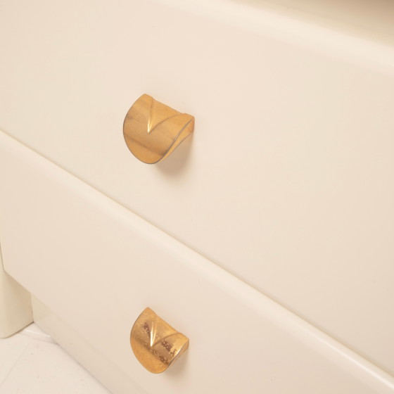 Par de mesitas de noche lacadas en crema de Pierre Cardin, 1980 – Wood (photo 8 of 20)