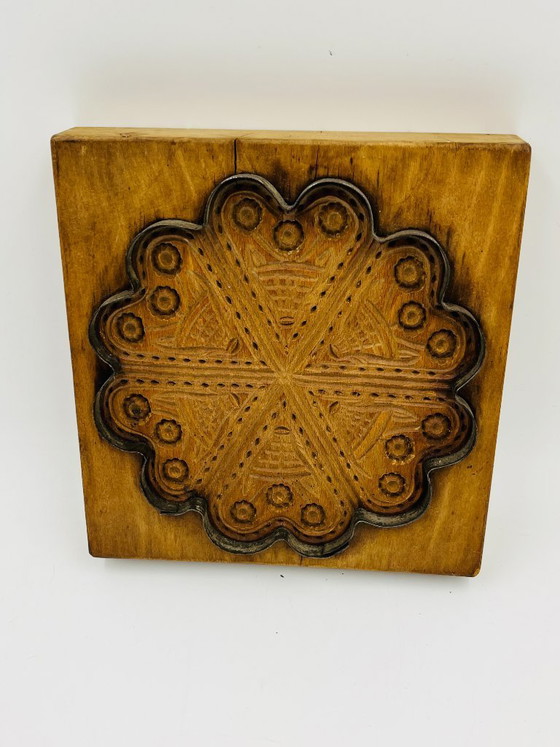 Image 1 of Moule Ancien à Massepain en Bois Sculpté 6 Cœurs Artisanat Traditionnel