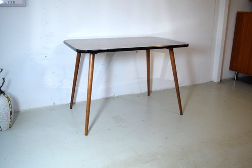 Salontafel, keukentafel of bijzettafel in mid-century stijl uit de jaren 50.