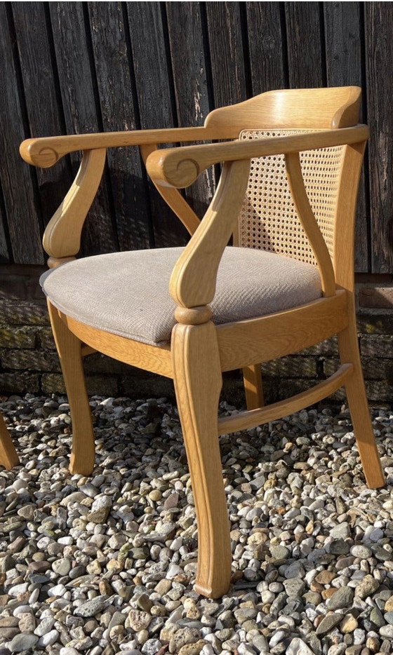 Set aus 4 schlichten Eichen-Esszimmerstühlen – Rattan, Textile (photo 5 of 6)