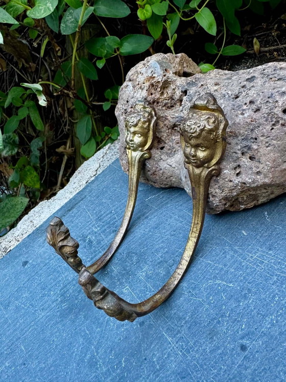 Pair of bronze putti coat hooks signed Art Nouveau period – Coat racks (photo 2 of 5)