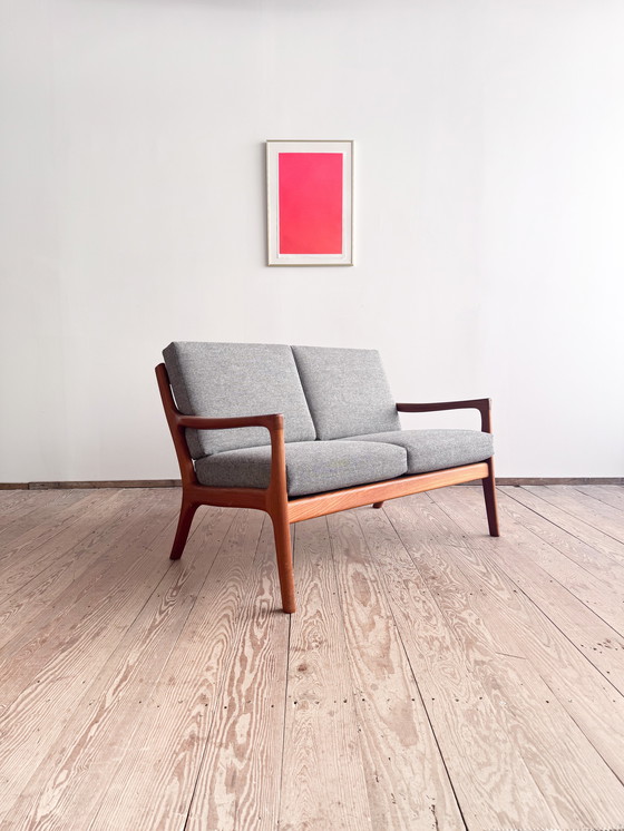 Image 1 of Mid Century Modernes dänisches Zweisitzer-Sofa aus Teakholz, 1950er Jahre
