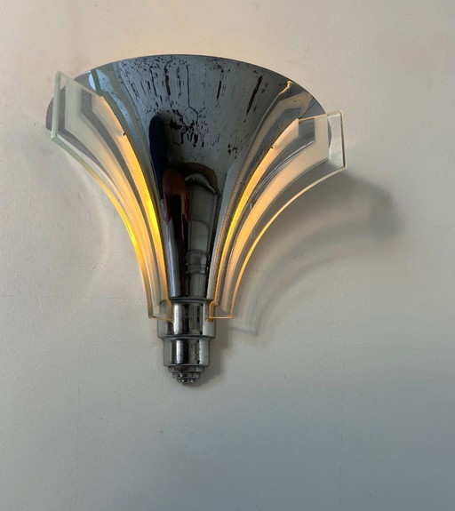 Lampada da parete modernista Art Déco, cromo e vetro sabbiato, Francia 1930