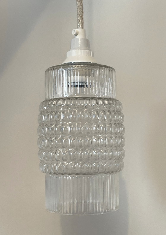 Image 1 of Ensemble de 3 suspensions en verre texturé remises à neuf, style scandinave des années 1970