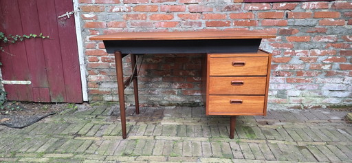 Vintage, Design Bureau. Teak. Jaren 60