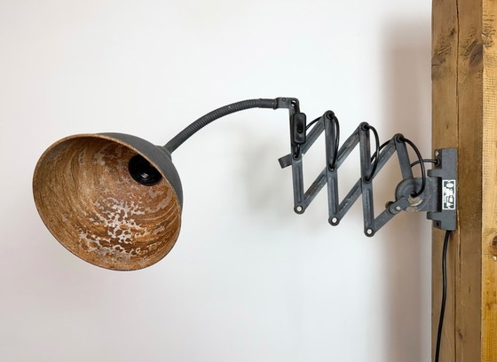 Image 1 of Grijze industriële wandlamp met flexibele arm van Elektroinstala, jaren 60.