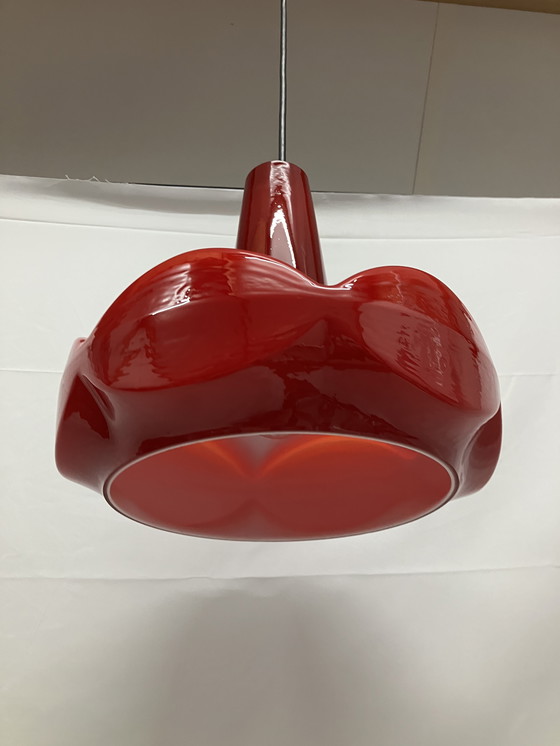 Image 1 of Lampada a sospensione vintage in vetro opalino rosso di Peill & Putzler anni '60
