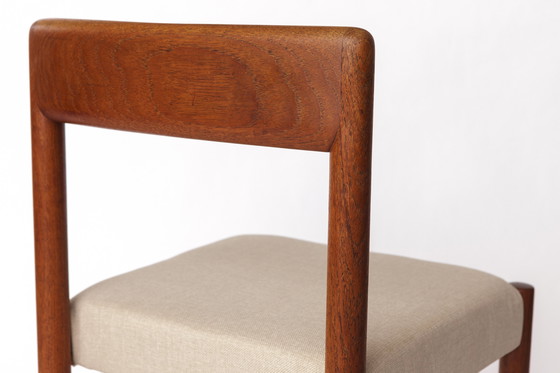 Image 1 of  1 van 4 Eiken eetkamerstoel Mid Century - Vintage jaren 1960, lichtgrijze bekleding