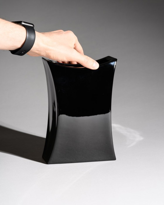 Image 1 of Duo van zwarte porseleinen vazen, Jan van der Vaart & Platt & Young voor Rosenthal, jaren 80.