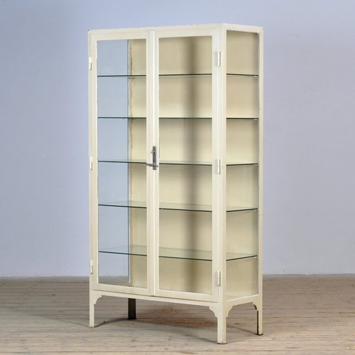 IJzeren medische kast, jaren 30