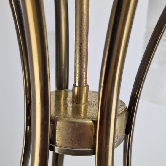 Image 1 of Lampadario italiano di metà secolo in ottone con paralumi in vetro stile Murano, anni '60