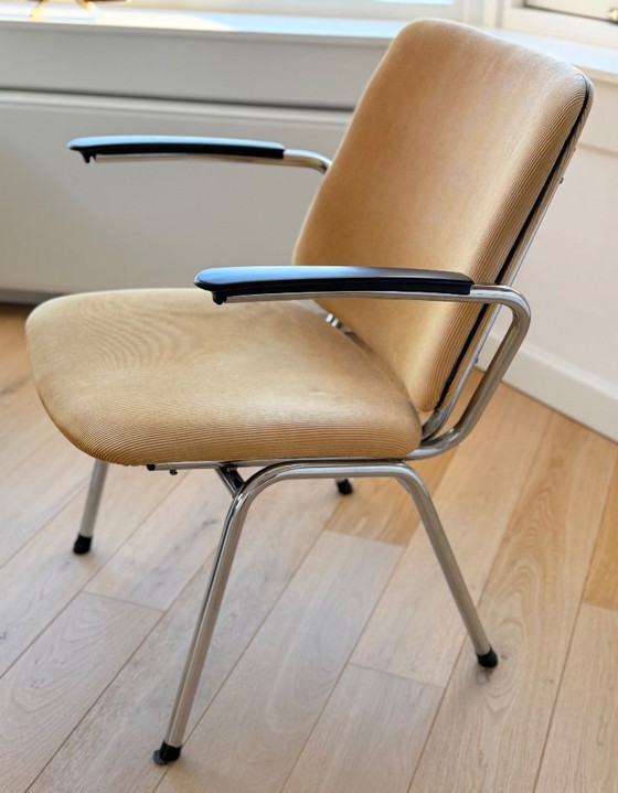 Prachtige gele Gispen de wit stoel met zwarte bies, Fauteuils, Kunststof, Textiel (foto 6 van 8)