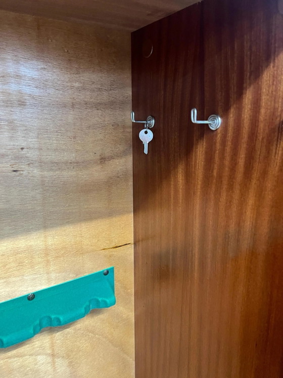 Mid Century Wäscheschrank / Waffenschrank für 5 Langwaffen und diverses Zubehör im klassischen Design, ohne (photo 10 of 12)