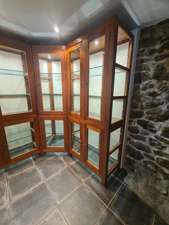 Image 1 of Vetrina angolare in TEAK/TECK con faretti LED (p = 50cm e h = 210cm)