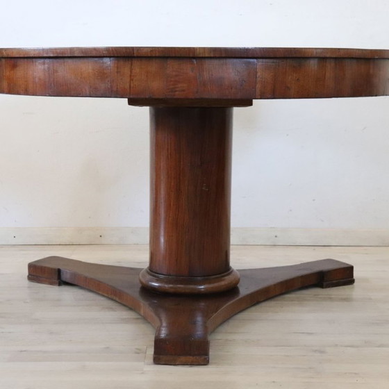 Image 1 of Antique Round Table in Walnut, Italy Early 19th Century