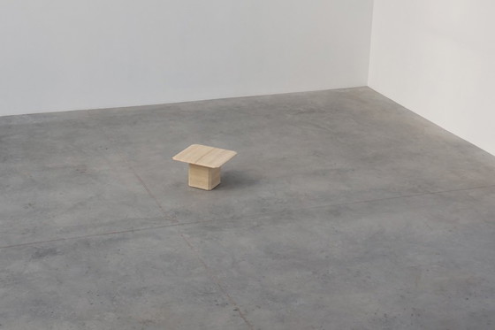 Image 1 of Mesa de centro o auxiliar cuadrada de travertino de mediados de siglo, Italia Años 60