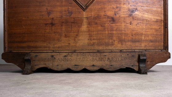 Image 1 of Cassapanca in legno con coperchio, fine XVIII secolo.