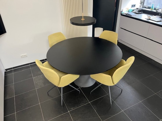 Image 1 of Mesa de comedor de MDF de diseño Italia con 4 sillas giratorias Mobitec