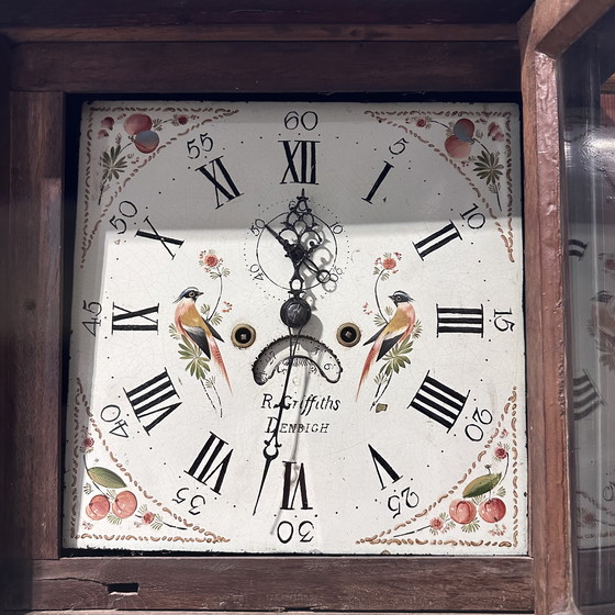 Image 1 of Horloge de parquet anglaise ancienne – R. Griffiths, Denbigh, fin XVIIIe / début XIXe siècle