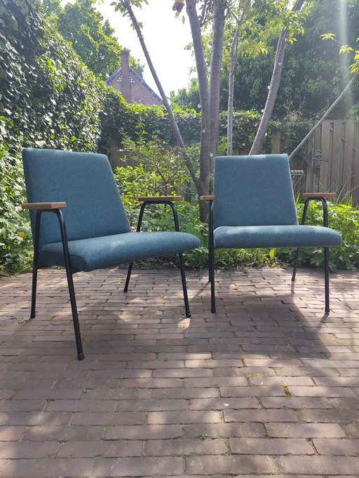 Twee Pierre Guariche Meurop Fauteuils Met Nieuwe Bekleding