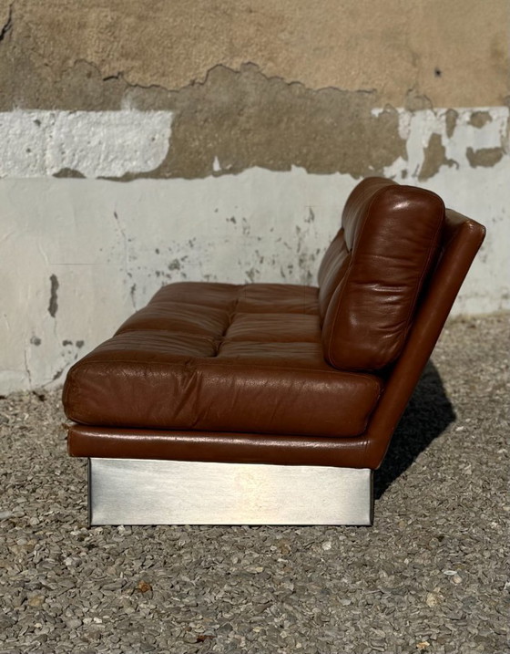 Image 1 of Divano a 3 posti in alluminio spazzolato e pelle marrone, Francia 1970