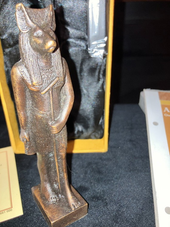 Image 1 of 18 figurillas de bronce, obras maestras de la escultura.