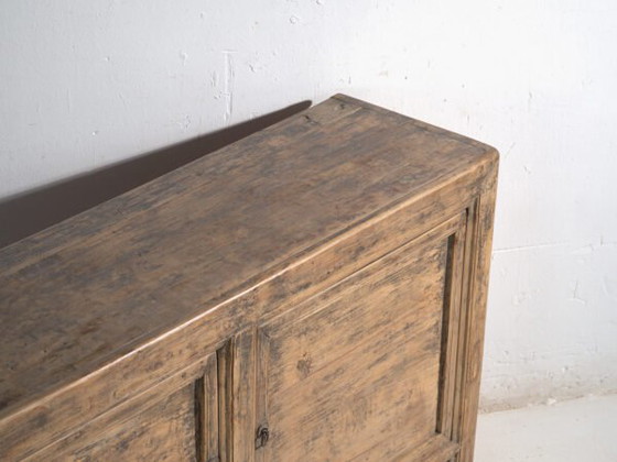 Antikes niedriges Sideboard aus Kiefernholz mit zwei Türen – China, ca. 1930 – Buffetschränke (photo 11 of 40)