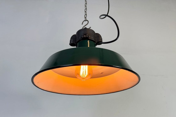 Image 1 of Lampada a sospensione industriale francese in smalto verde scuro, anni '60