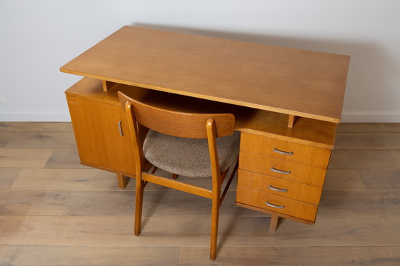 Image 1 of Escritorio de mediados de siglo