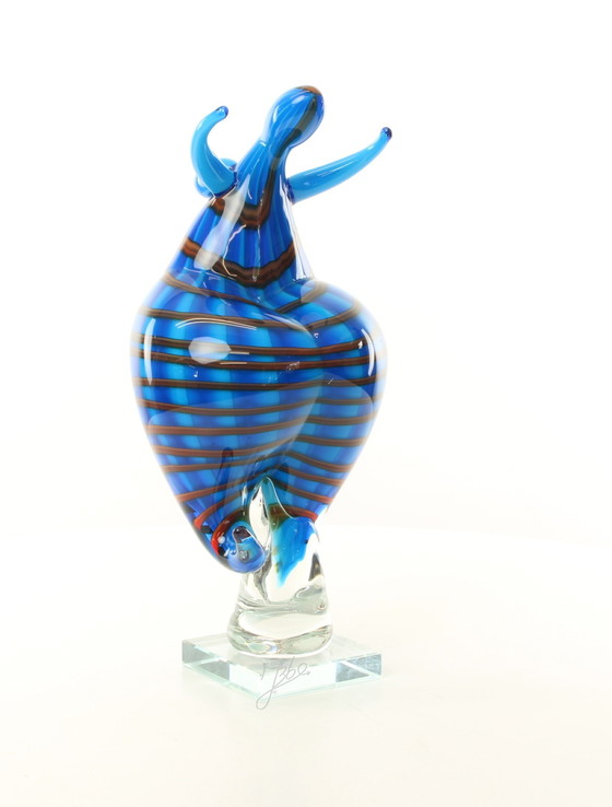 Image 1 of Una figura de cristal de estilo Murano de una bailarina.