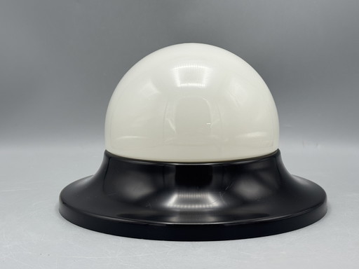 Kunststof plafondlamp in modern zwart-wit ontwerp