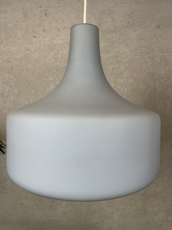 Image 1 of 2x vintage opaline hanglampen - pastelblauw