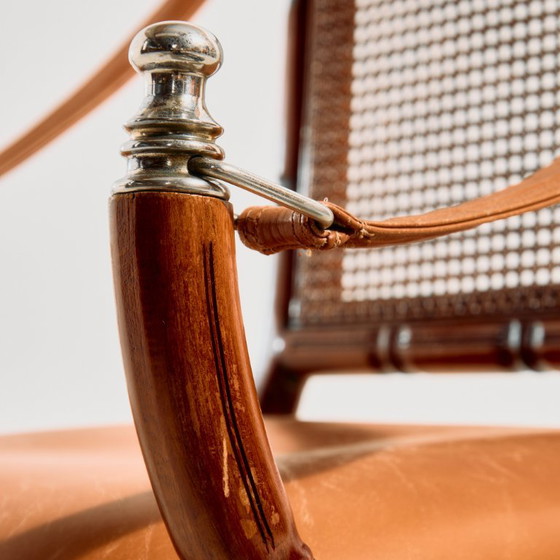 MK11244 Notenhouten fauteuil met een bamboe-achtig design – Wood (photo 5 of 14)